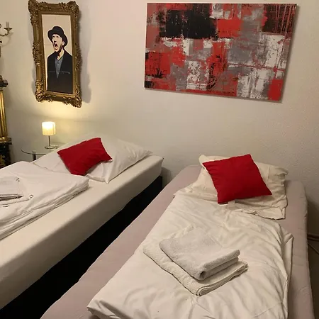 49 Mit Balkon, Einbau Kueche , Eigenes Bad ,2 Boxspringbetten, W-lan, Tv , Waschmaschine Oberhausen (North Rhine-Westphalia)